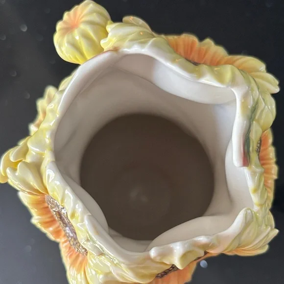 Stunning Sunflower Ceramic Vase - Picture 5 of 6